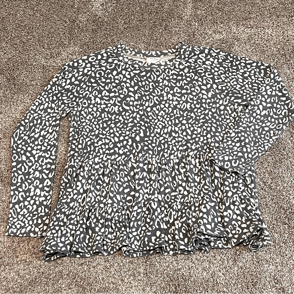 143 leopard print bottom ruffle shirt
